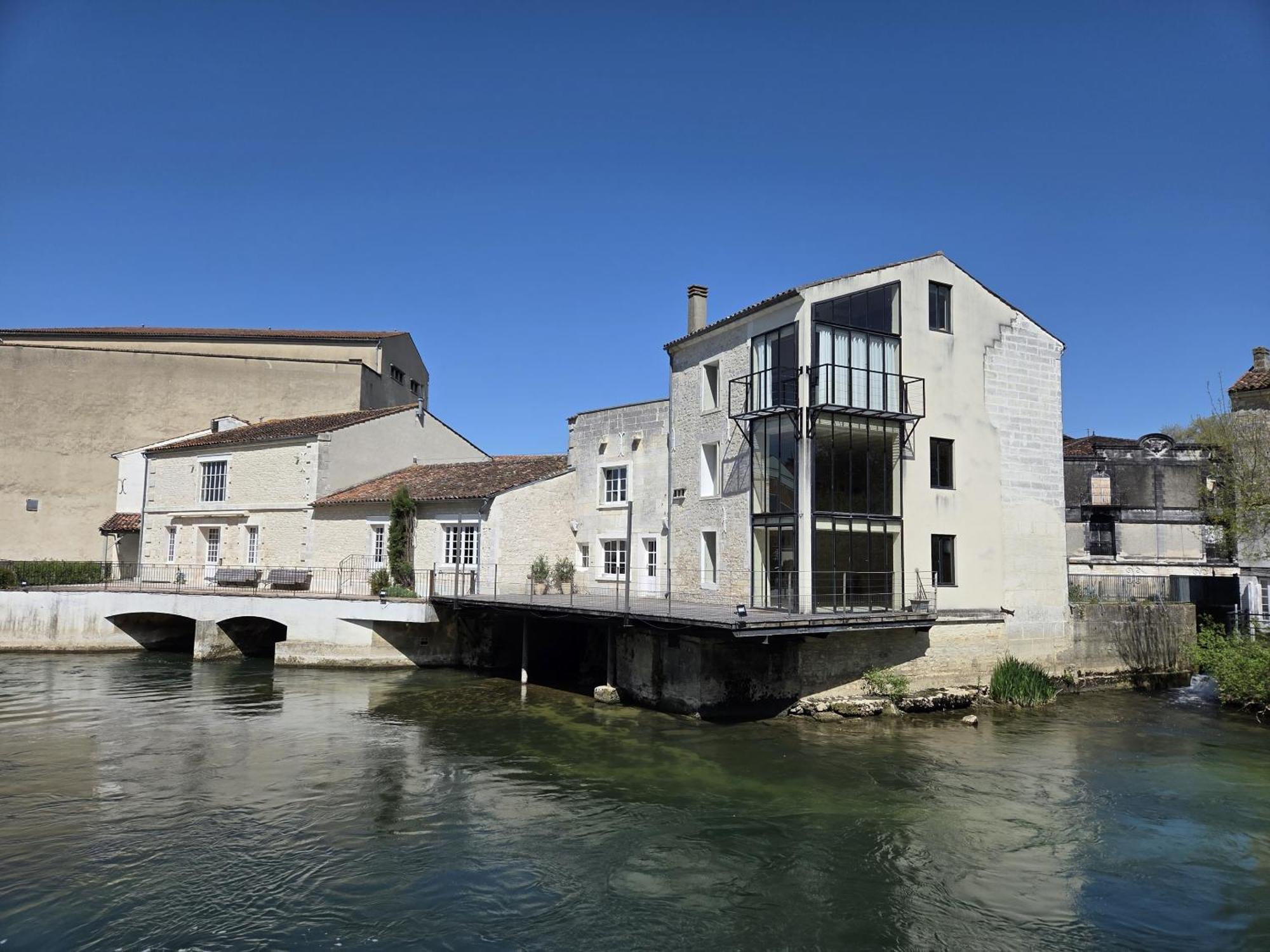 Quai 3 Loft Moderne Et Lumineux Les Pieds Dans L'Eau Leilighet Jarnac Eksteriør bilde