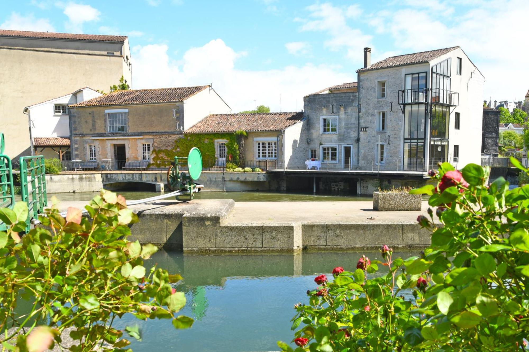 Quai 3 Loft Moderne Et Lumineux Les Pieds Dans L'Eau Leilighet Jarnac Eksteriør bilde
